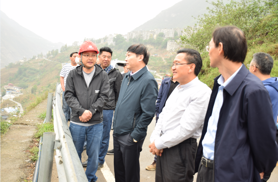 四川省實(shí)施西部大開(kāi)發(fā)辦公室副主任、四川省發(fā)展和改革委員會(huì)副主任鄧長(zhǎng)金到金陽(yáng)河特大橋項(xiàng)目調(diào)研指導(dǎo)