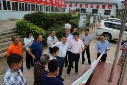 四川省交投集團(tuán)公司黨委副書記、副董事長、總經(jīng)理周黎明到仁沐新LJ18標(biāo)項(xiàng)目部檢查指導(dǎo)工作