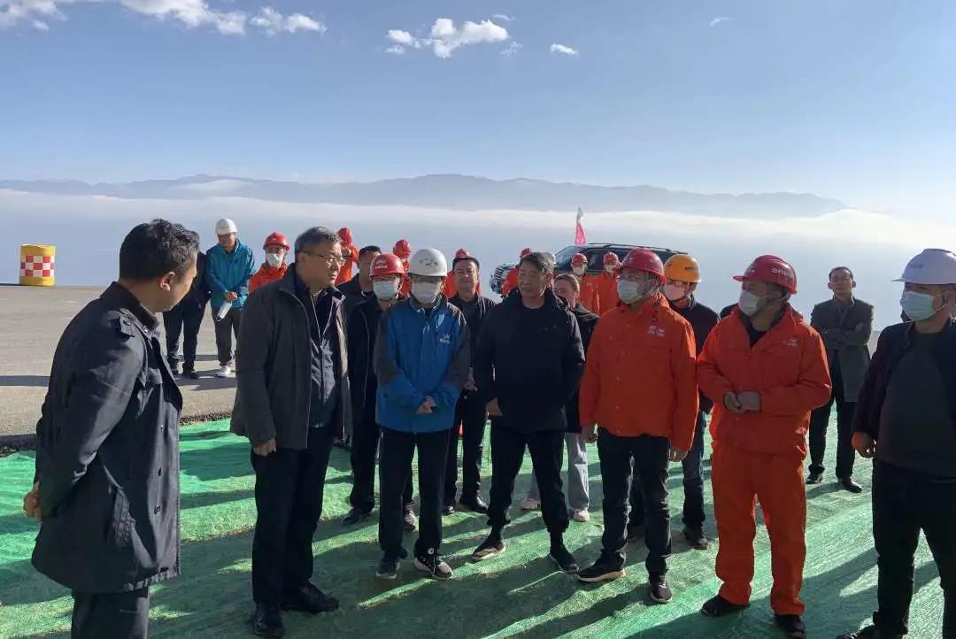 四川省交通運(yùn)輸廳黨組成員、副廳長朱學(xué)雷深入省道S464普格一標(biāo)項目調(diào)研項目建設(shè)情況