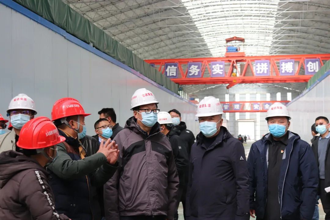 四川省阿壩州委副書記、州人民政府州長、黨組書記羅振華到久馬高速公路C1總承包項(xiàng)目檢查指導(dǎo)工作