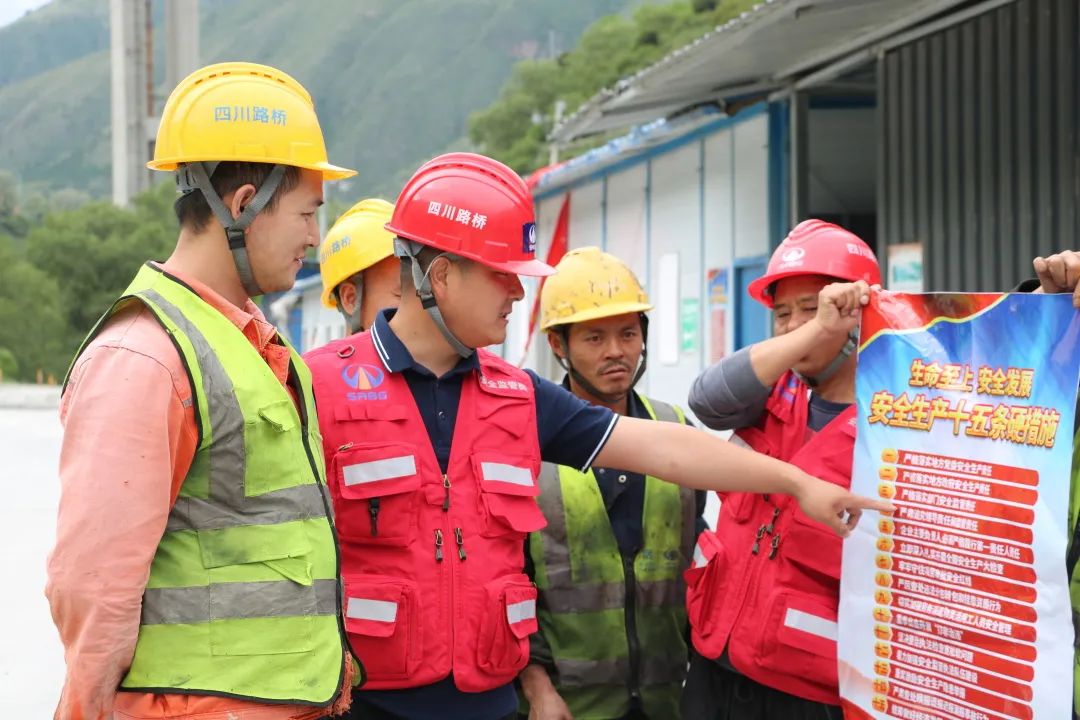 羅啟強(qiáng)，安全生產(chǎn)“護(hù)航員”