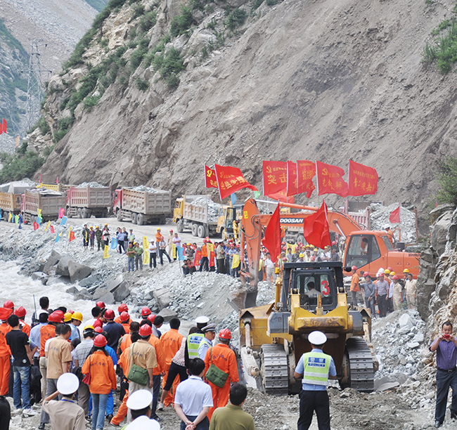 2011年，公司參與“7.3”都汶路羅圈灣搶險(xiǎn)南北兩線合攏。