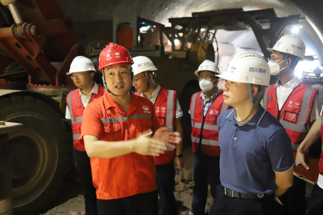 蜀道集團建設管理部副部長武洲到鎮(zhèn)廣高速B4、B5項目檢查指導工作