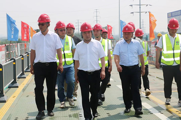 川交公司黨委書記、董事長杜江林赴成德線土建5工區(qū)項目檢查指導工作