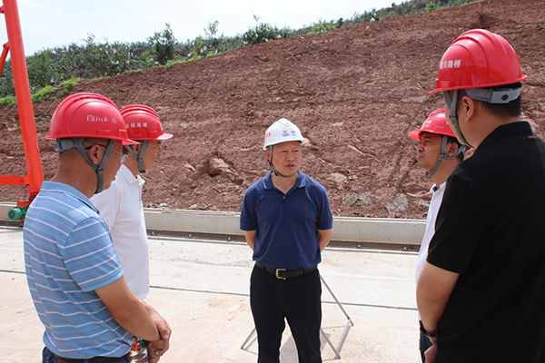 川交公司黨委副書(shū)記、董事、總經(jīng)理魯正偉赴會(huì)祿高速總包部項(xiàng)目檢查指導(dǎo)工作