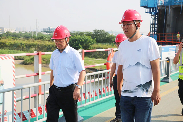 川交公司黨委委員、監(jiān)事會主席左孔海赴成德線土建5工區(qū)項目檢查指導(dǎo)工作