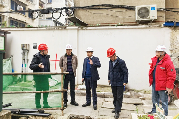 川交公司黨委委員、紀委書記劉小平到川交建筑公司項目檢查指導工作