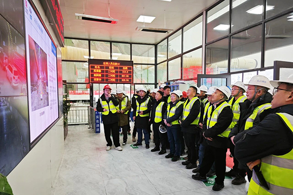 四川郎川高速有限責(zé)任公司赴康新高速項目考察學(xué)習(xí)