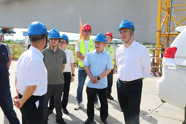 德陽市副市長卿偉一行赴成德線土建5工區(qū)項目調(diào)研指導(dǎo)工作