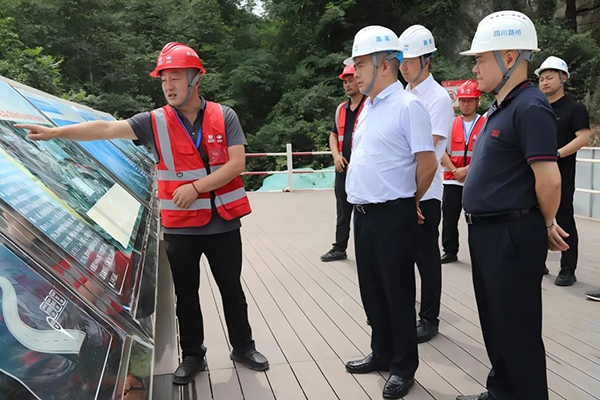 川交公司黨委書記、董事長杜江林赴鎮(zhèn)廣高速B4、B5項目檢查指導(dǎo)工作