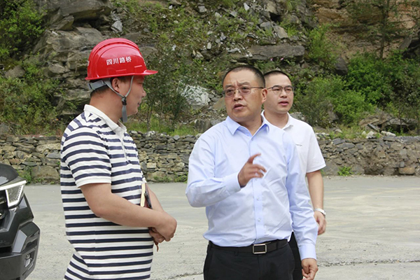 四川路橋黨委副書記、副董事長(zhǎng)、總經(jīng)理羊勇赴川汶高速TJ7項(xiàng)目檢查指導(dǎo)工作