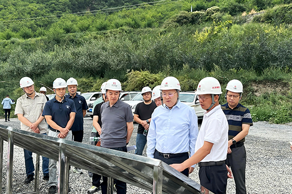 蜀道集團(tuán)黨委副書記、董事、副總經(jīng)理丁應(yīng)虎赴川汶高速TJ7項(xiàng)目檢查指導(dǎo)工作