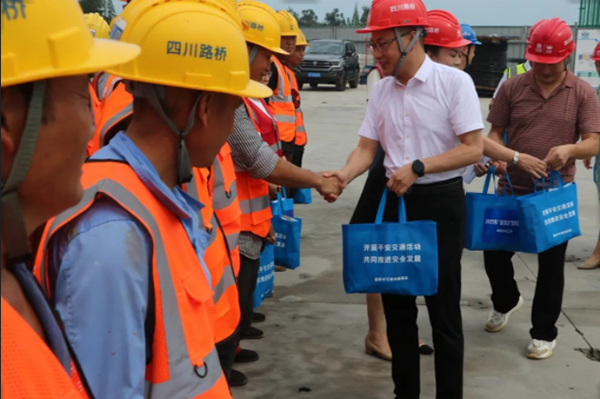 川交公司陸續(xù)開展2025年 “夏送清涼” 慰問活動