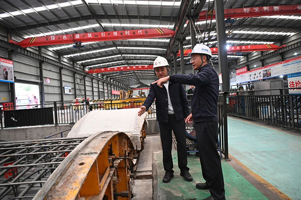 四川路橋黨委委員、紀委書記焦利軍赴都四項目檢查指導工作