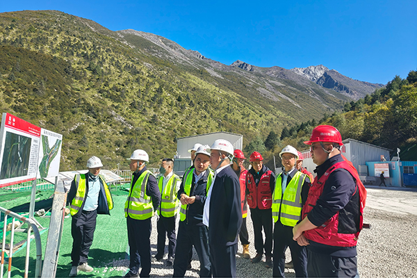 川交公司黨委書記、董事長杜江林赴康新高速項(xiàng)目檢查指導(dǎo)工作